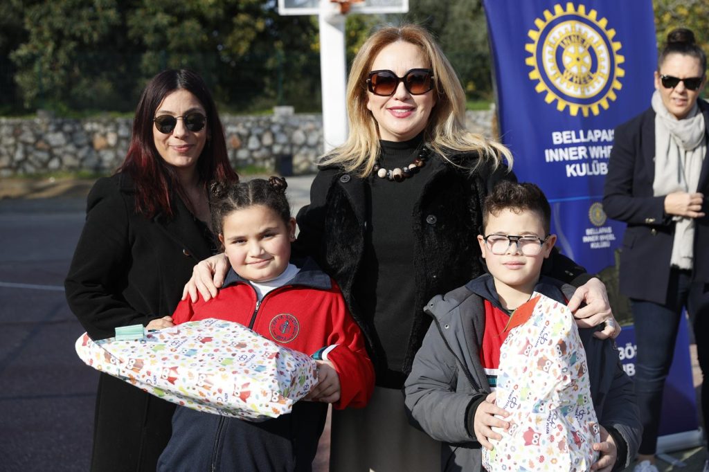 Cumhurbaşkanı Ersin Tatar’ın eşi Sibel Tatar’ın katılımıyla Lapta İlkokulu’nda çocuklara hediye dağıtıldı – BRTK