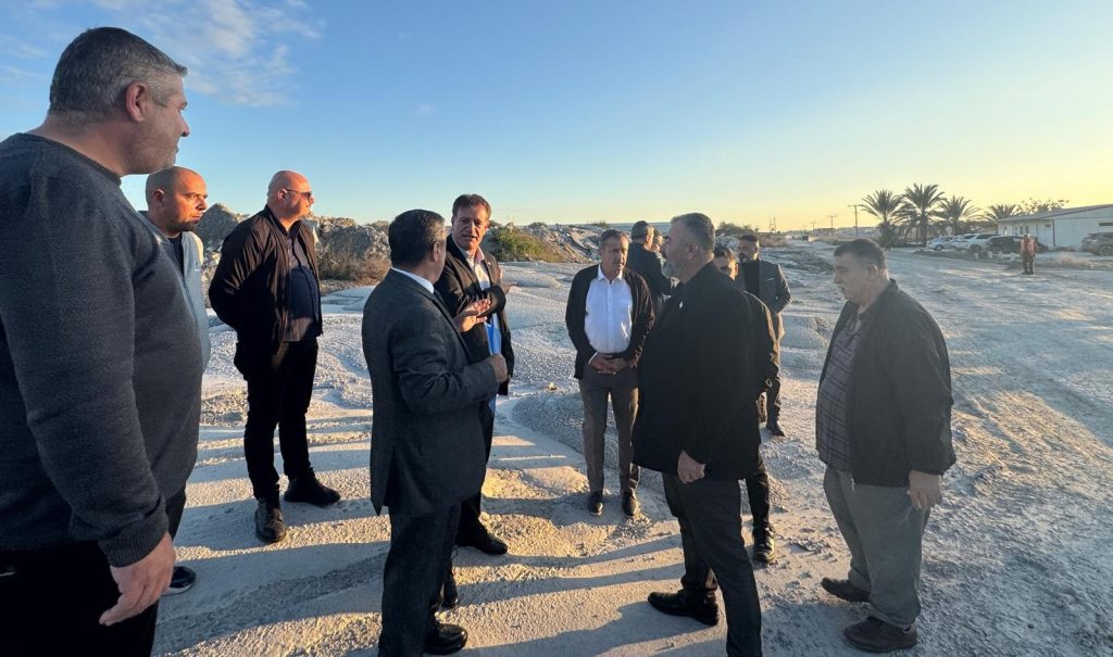 Güvercinlik Kavşağı-Eski Gazimağusa anayolu arası bağlantı Yolu, Karayolları Dairesi, Gazimağusa Belediyesi ve Beyarmudu Belediyesi’nin işbirliğinde yenileniyor – BRTK