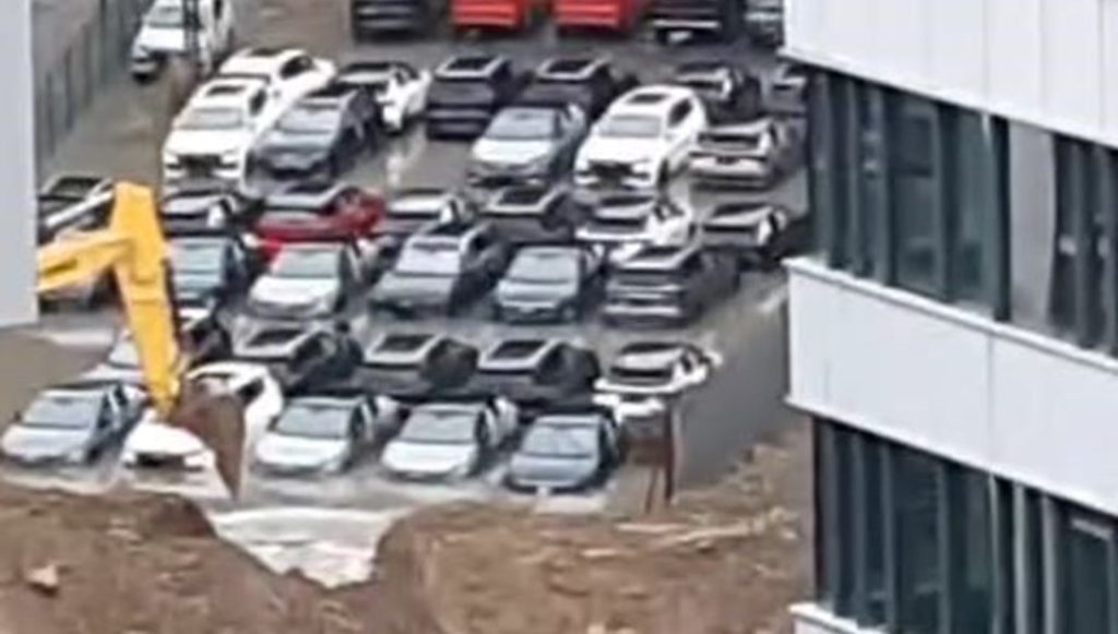 İstanbul’da lüks araçlar suya gömüldü – Son Dakika Türkiye Haberleri