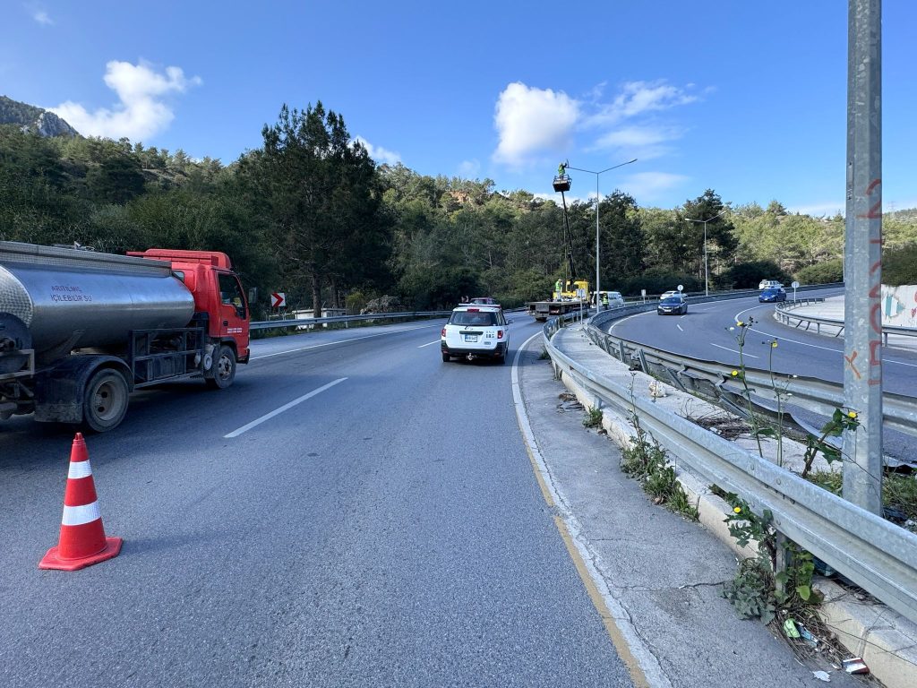 Sürücülere uyarı:Girne-Lefkoşa ana yolunda aydınlatma çalışması yapılıyor – BRTK