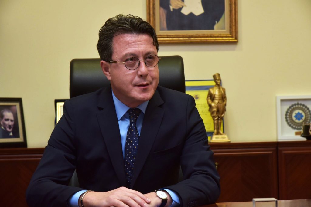 Türkiye İş Bankası KKTC’deki 70. yılını kutluyor… Banka yöneticileri Atatürk Anıtı’na çelenk koydu – BRTK