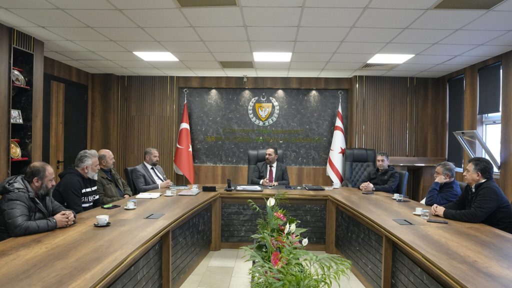 Tarım ve Doğal Kaynaklar Bakanı Çavuş, Meyve ve Sebze Toptancılar Birliği heyetini kabul etti – BRTK