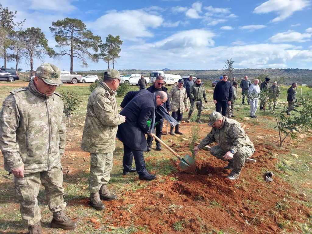 Cumhurbaşkanı Tatar ve eşi, Cumhurbaşkanlığı Hoşgeldin Bebek Hatıra Ormanı’na fidan dikimi etkinliğine katıldı – BRTK