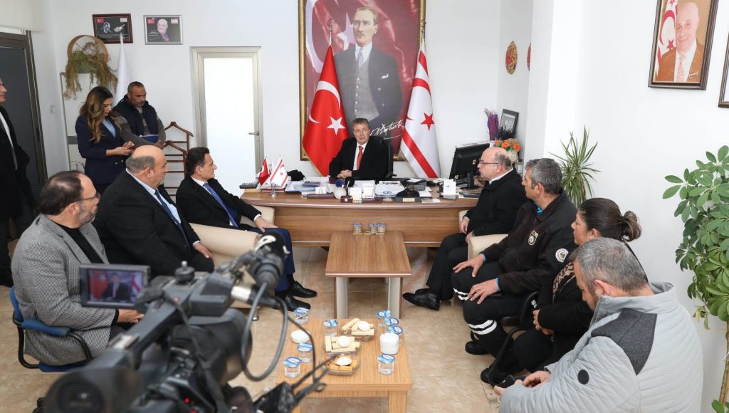 Başbakan Üstel, dolu afeti nedeniyle Erenköy-Karpaz Belediyesi’ni ziyaret etti – BRTK