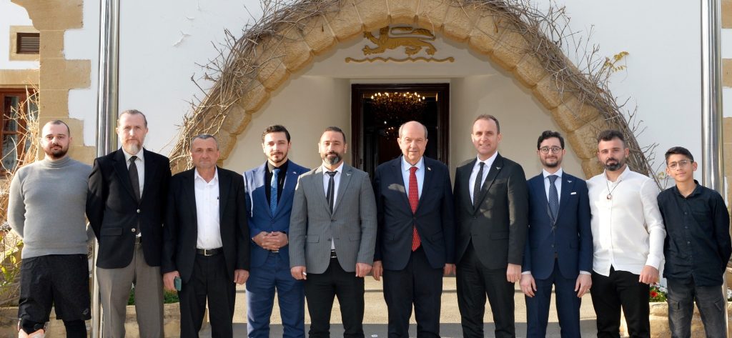 Cumhurbaşkanı Tatar, Türkiye Geleneksel Türk Okçuluk Federasyonu heyetini kabul etti – BRTK