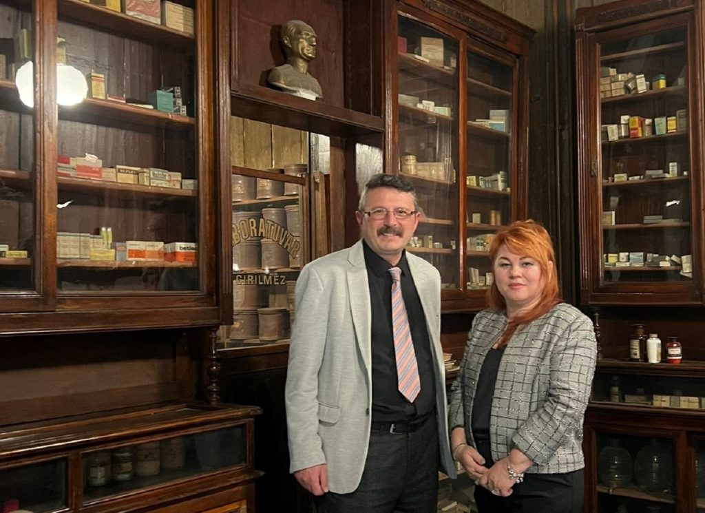 DAÜ Eczacılık Fakültesi Dekanı Gülcan, Ankara’da ziyaretlerde bulundu – BRTK