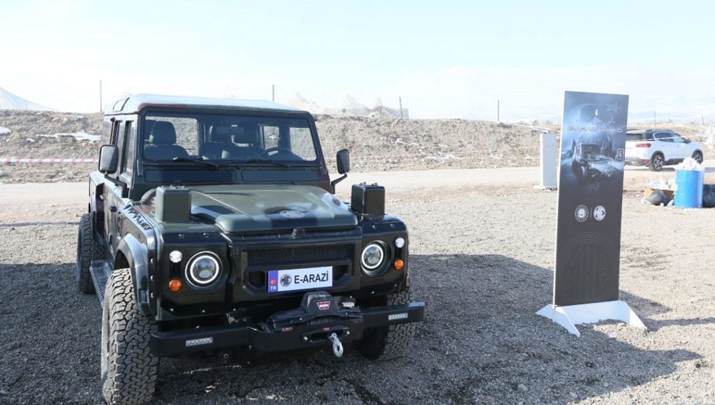 MKE Land Rover’i elektrikli yaptı araziye çıkacak