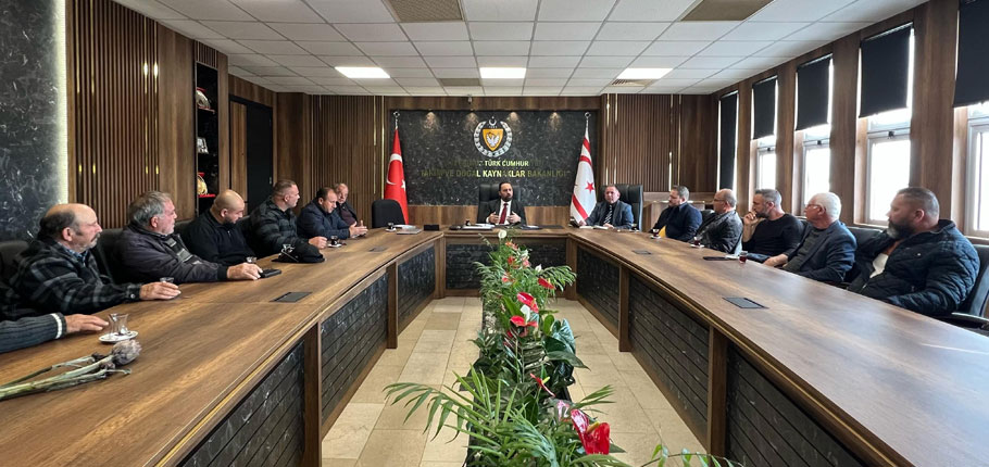 Tarım ve Doğal Kaynaklar Bakanı Çavuş, enginar üreticileriyle bir araya geldi – BRTK