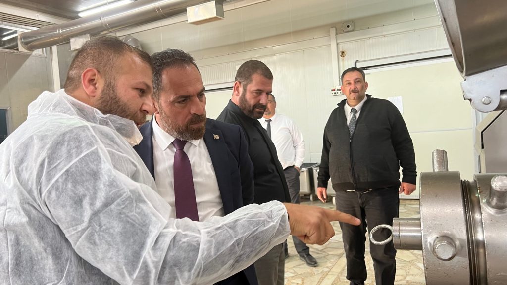 Çavuş, Aket Et Ürünleri Sanayi tesisini ziyaret etti – BRTK