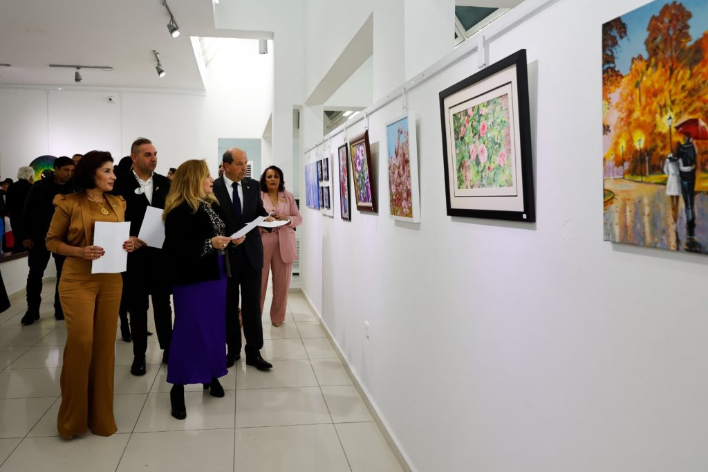 ‘Kadın Dünyasında Renkler Sergisi’ açıldı..Serginin geliri Çocuk Onkolojisi’ne bağışlanacak – BRTK