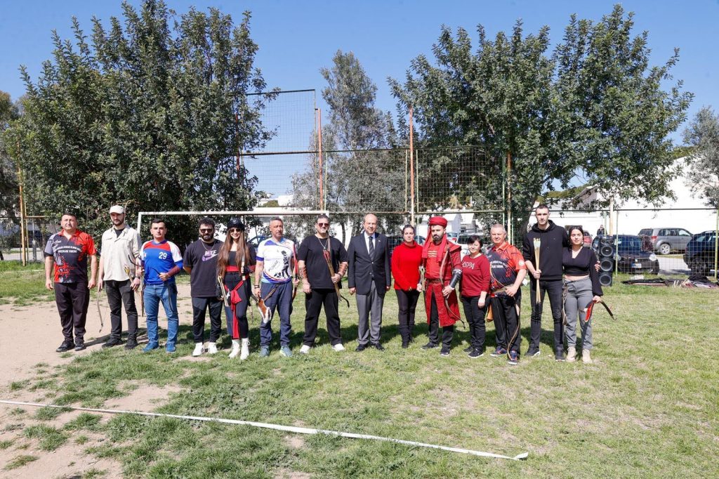 Cumhurbaşkanı Tatar, Girne Avcılık Atıcılık ve Spor Kulübü, Okçuluk Turnuvası ödül törenine katıldı – BRTK