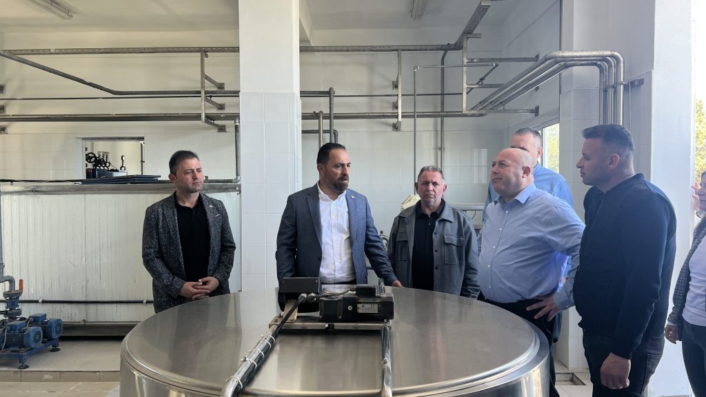 Bakan Çavuş, Dipkarpaz Süt Toplama Merkezi’ni ziyaret etti – BRTK