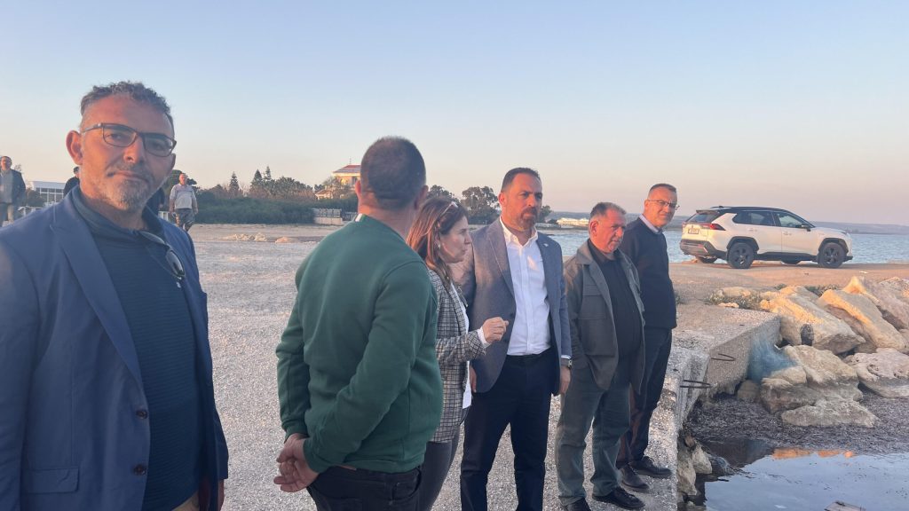 Bakan Çavuş, Kumyalı Balıkçı Barınağı’ndaki çalışmaları inceledi – BRTK