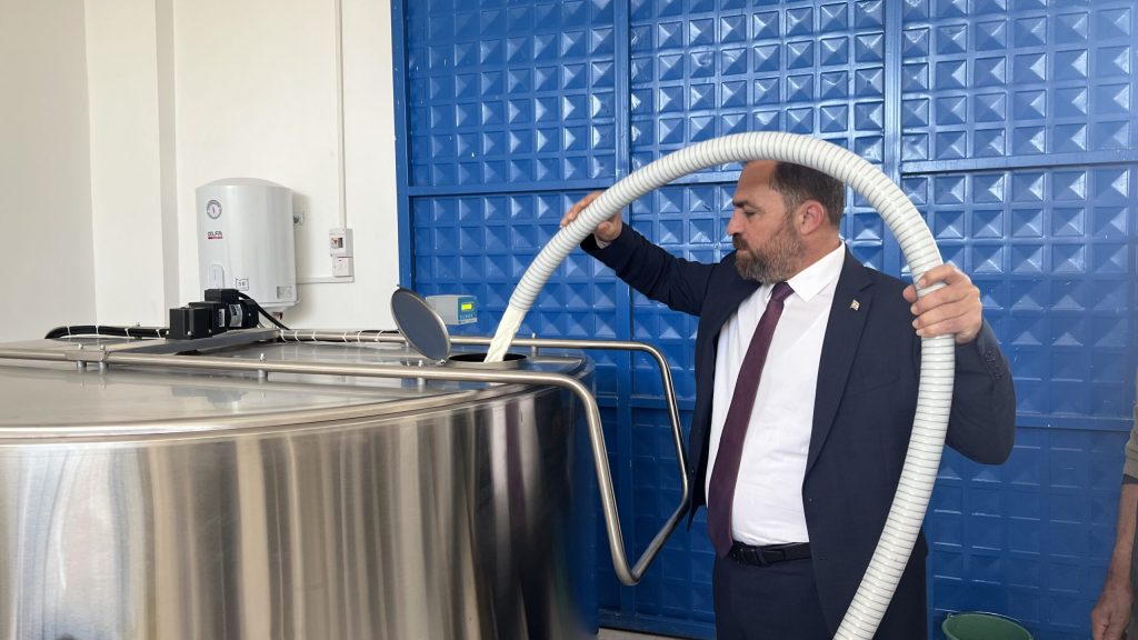 Tarım ve Doğal Kaynaklar Bakanı Çavuş Vadili Süt Toplama Merkezi’ni ziyaret etti – BRTK