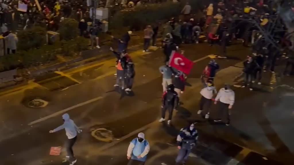 Saraçhane’de izinsiz gösteri yaparak polise saldıran gruba müdahale edildi – BRTK