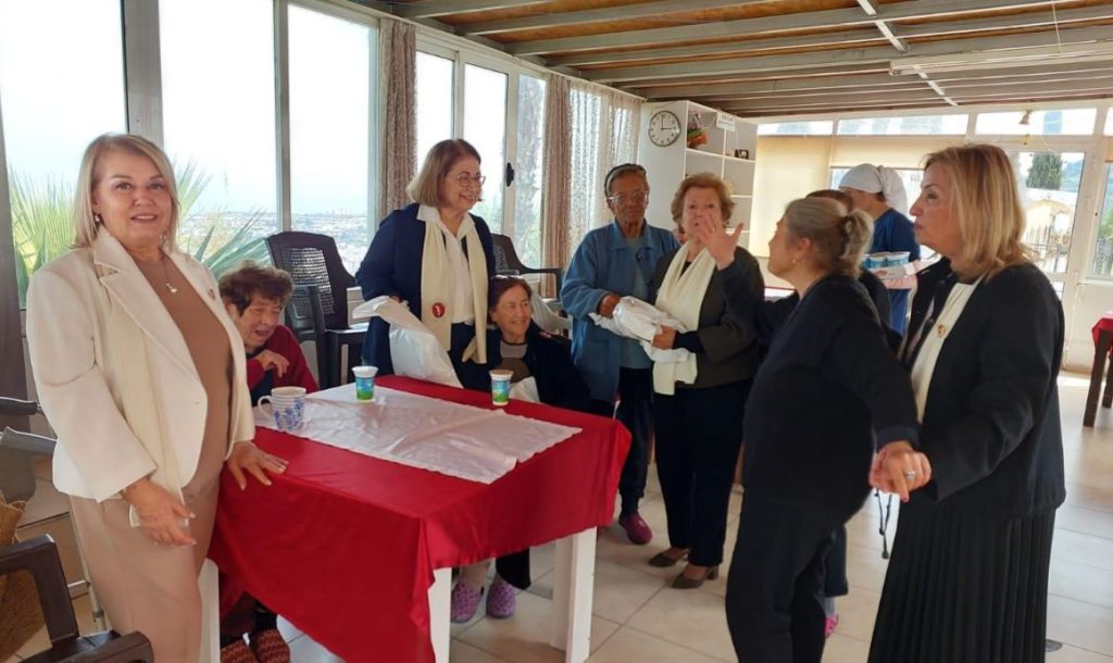 KT Kadınlar Birliği Lefkoşa Merkez Şubesi Lapta Huzurevi’ni ziyaret etti – BRTK