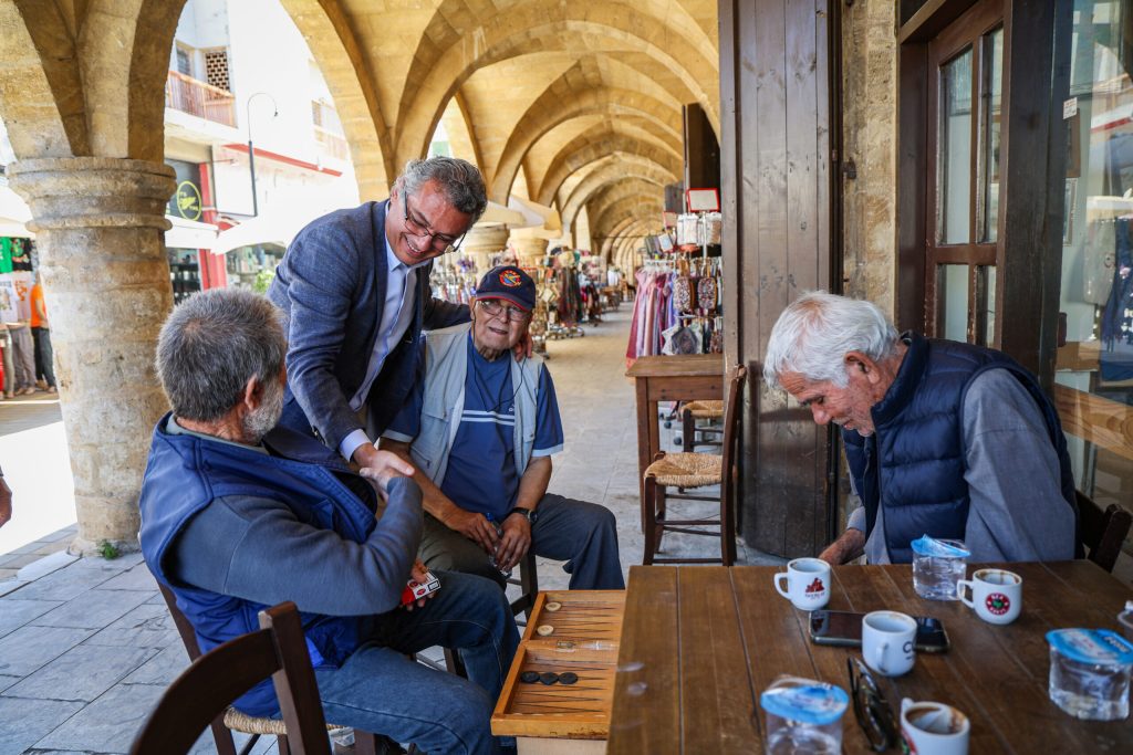 Erhürman, Lefkoşa’da halkla bayramlaştı – BRTK