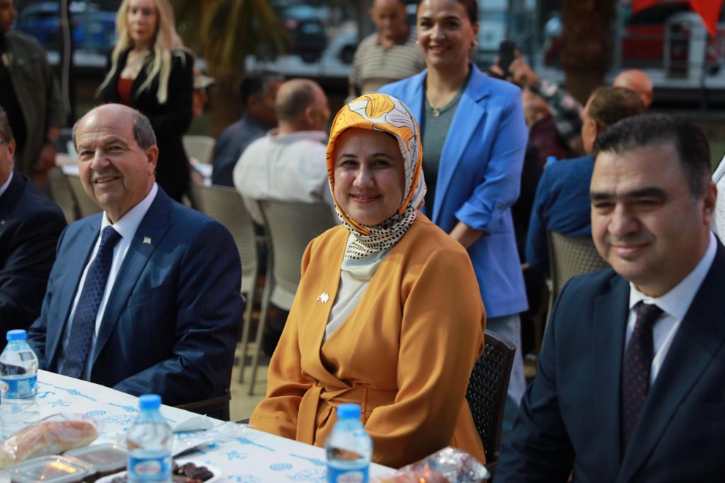 Cumhurbaşkanı Tatar ve Başbakan Üstel iftarlarını Kızılay sofrasında yaptı – BRTK