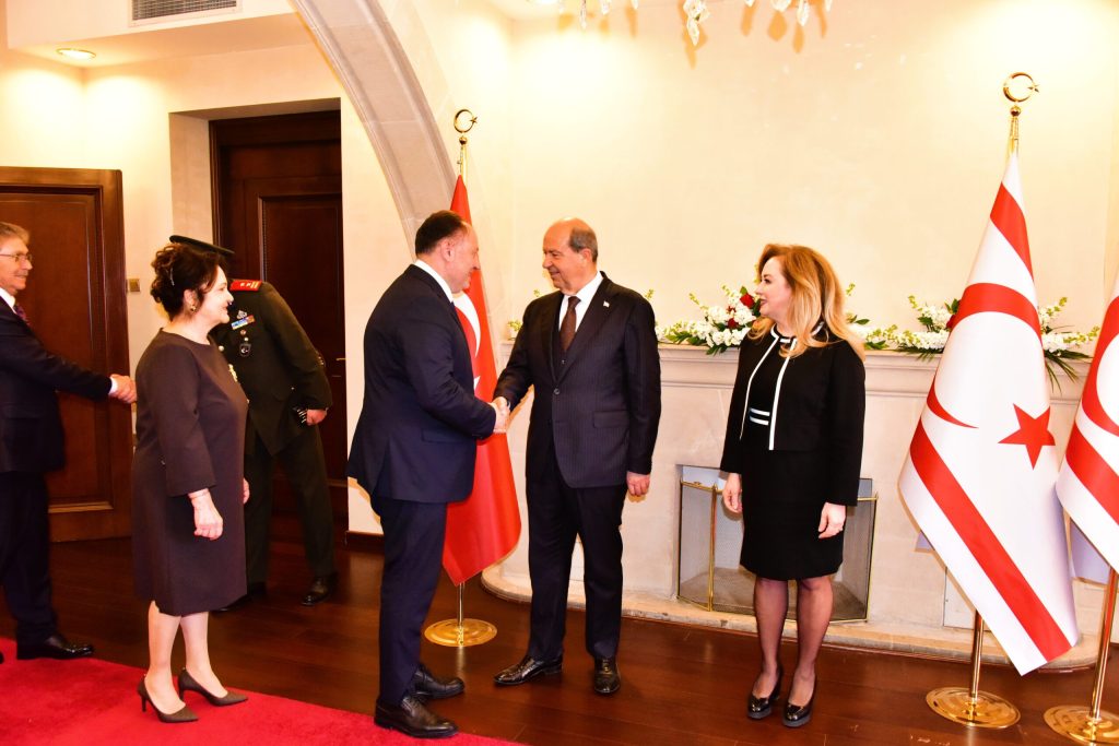 Cumhurbaşkanı Ersin Tatar ve eşi Sibel Tatar, halkla bayramlaştı – BRTK