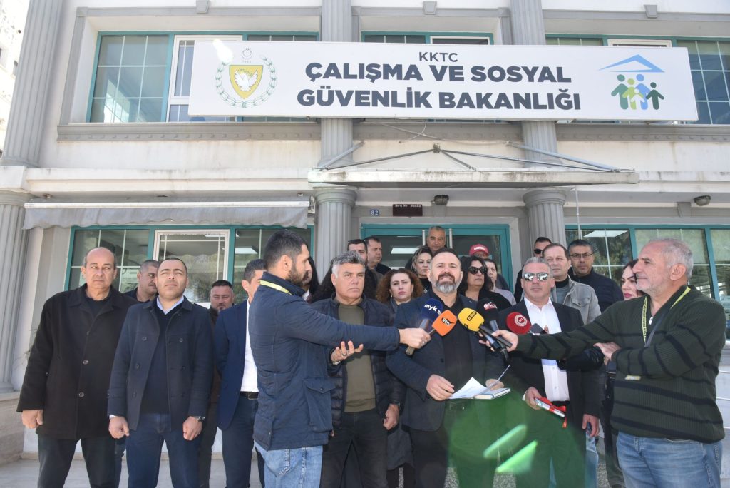 KİEF, Çalışma ve Sosyal Güvenlik Bakanlığı önünde protesto eylemi düzenledi – BRTK