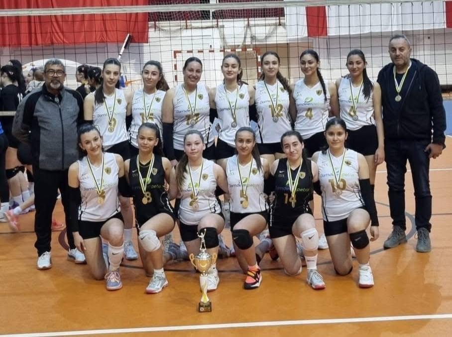 Kızlar ve erkeklerde şampiyonluk Kupası DAÜ’nün oldu – BRTK