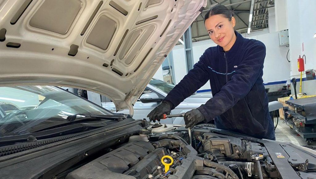 27 yaşındaki 3 üniversite diplomalı kadın usta: Baba mesleğini sürdürerek oto tamirciliği yapıyor – Son Dakika Türkiye Haberleri