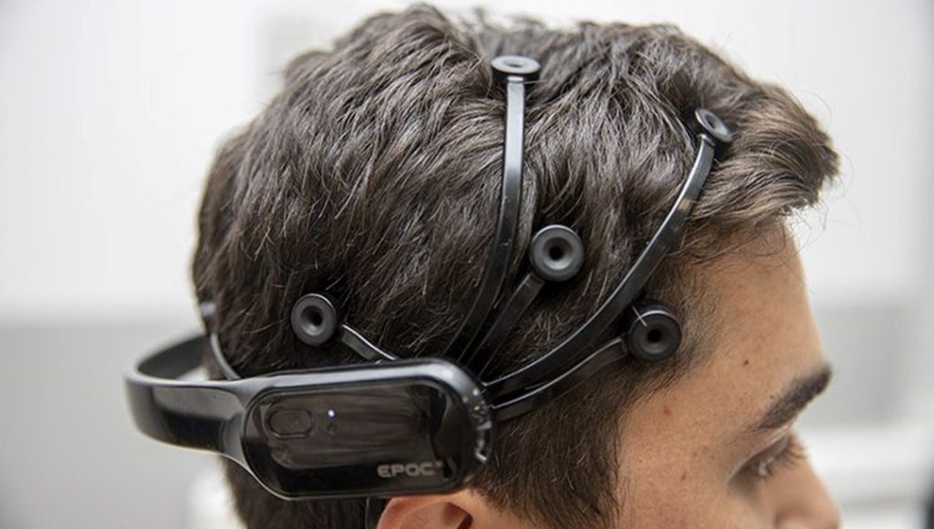 Tıp dünyasında devrim: Felçli adam düşünce gücüyle robot kolu hareket ettirdi – Son Dakika Teknoloji Haberleri