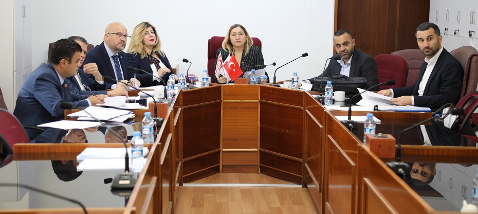 Hukuk, Siyasi İşler, Dışilişkiler ve Savunma Komitesi dört yasa tasarısını onaylayarak Genel Kurul gündemine sevk etti – BRTK