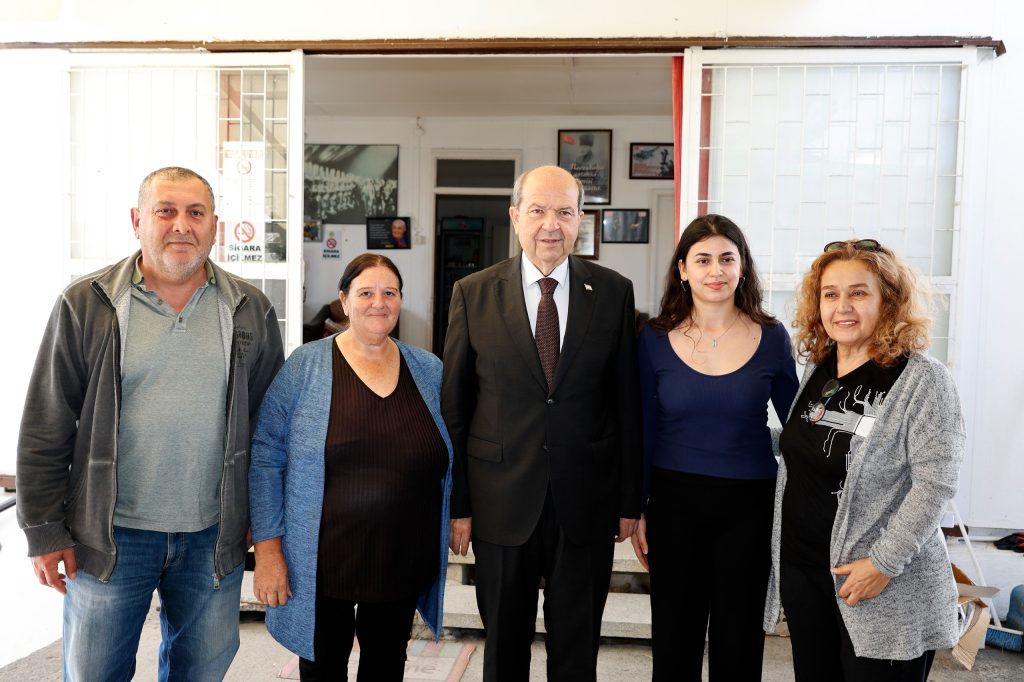 Cumhurbaşkanı Tatar, Kıbrıs Türk Emekliler Derneği Girne Şubesi’ni ziyaret etti – BRTK