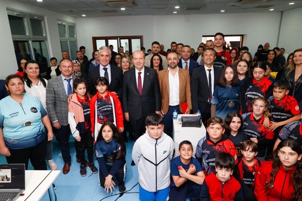 Cumhurbaşkanı Tatar, Türkiye Okçuluk Federasyonu Eğitim Kurulu Başkanı ve heyetini kabul etti – BRTK