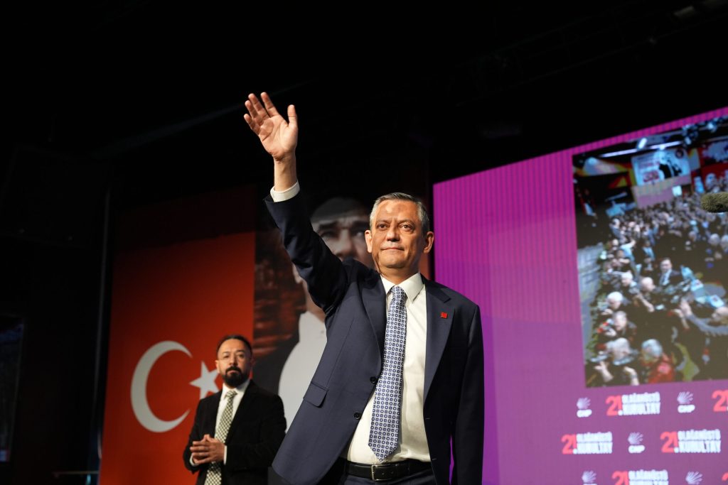 Özgür Özel yeniden CHP Genel Başkanı seçildi – BRTK