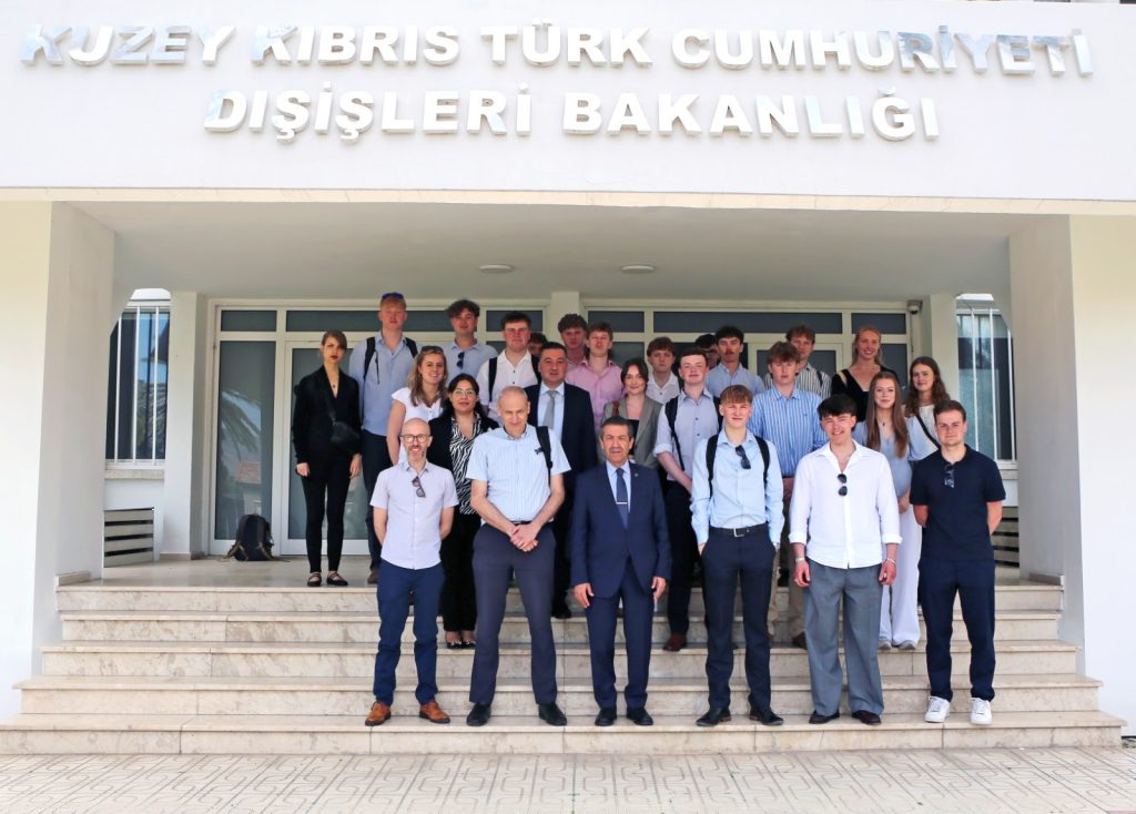 Bakan Ertuğruloğlu, Newcastle Üniversitesi akademisyen ve öğrencilerini ağırladı – BRTK