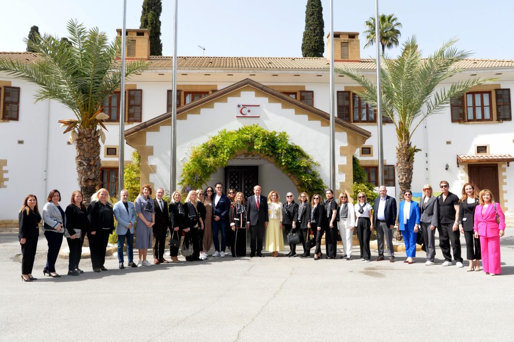 İstanbul’da okuyan 5 öğrenciye burs verecek TAMEV, Cumhurbaşkanlığı’nda ağırlandı – BRTK