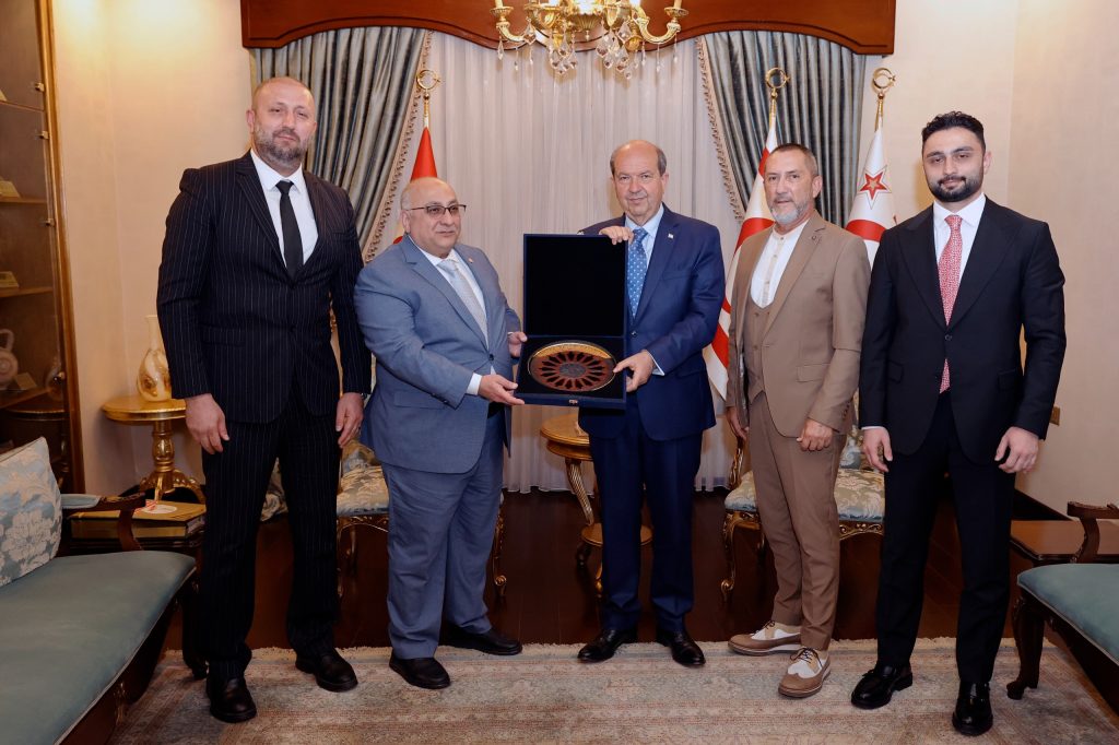 Cumhurbaşkanı Tatar, Uluslararası Folklor Festivalleri Derneği heyetiyle görüştü – BRTK