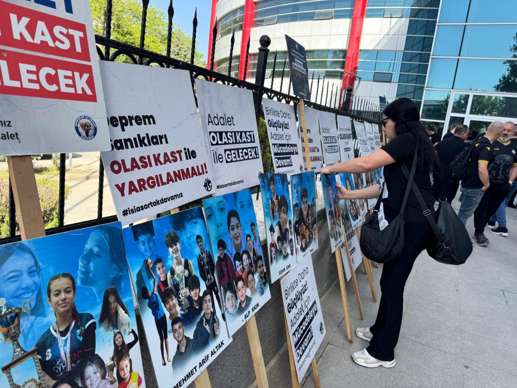 İsias Otel’in yıkılmasında kusuru bulunan altı kamu görevlisinin yargılanacağı dava başladı – BRTK