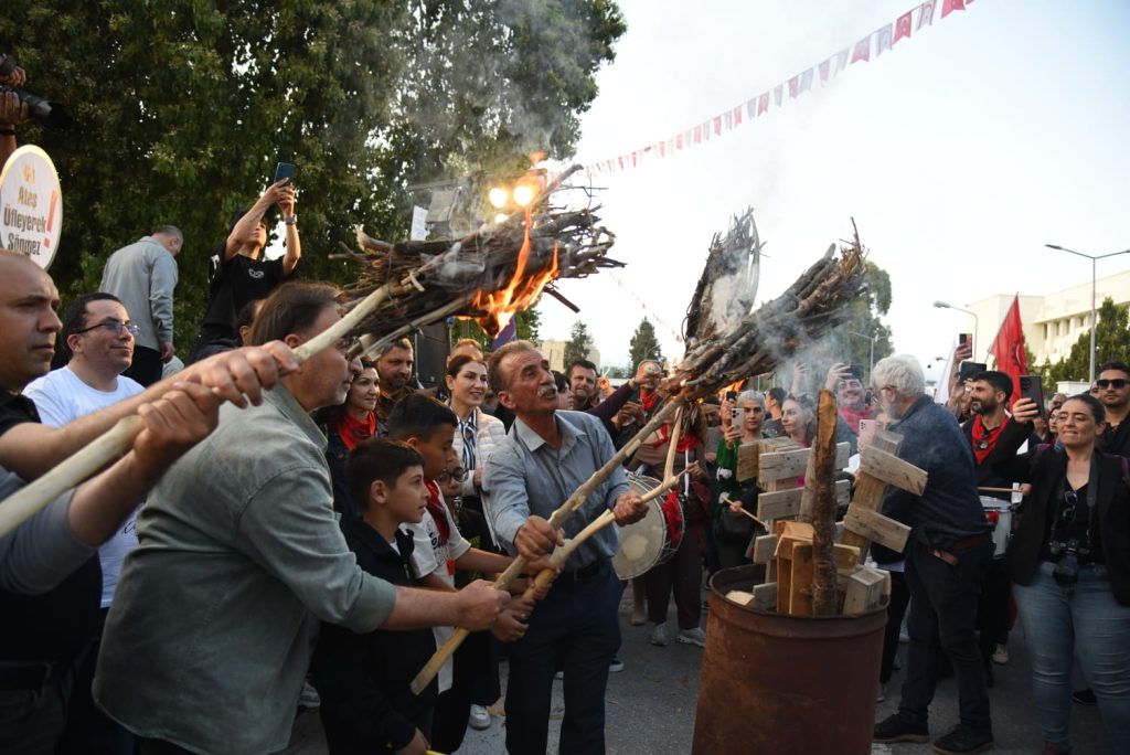 Sendikaların eylemi Meclis önünde devam ediyor – BRTK