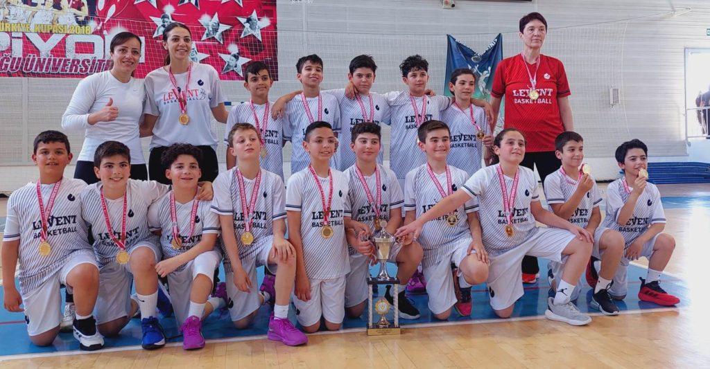 Levent İlkokulu, kızların ardından erkeklerde de şampiyon oldu – BRTK
