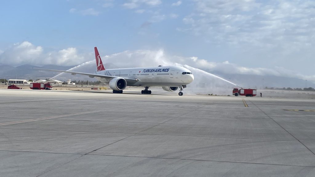 THY’nin ikinci geniş gövde uçağı Ercan’a teker koydu – BRTK