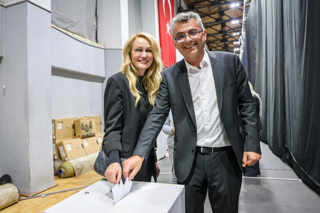 Erhürman kurultayda oyunu kullandı – BRTK