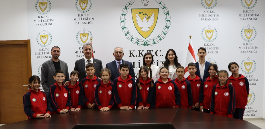 Çavuşoğlu, 47. TRT Uluslararası 23 Nisan Çocuk Şenliği’ne katılacak öğrencileri kabul etti – BRTK