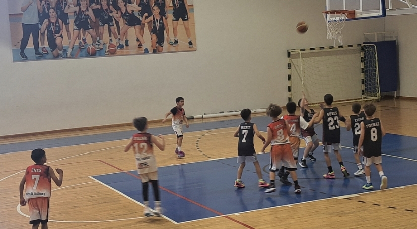 İlkokullu Küçükler Basketbol Birinciliği’nde yarı finale yükselen takımlar belli oldu – BRTK