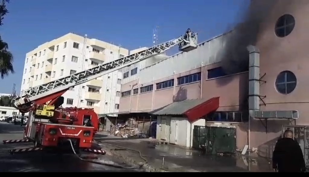 Mağusa Önder Alışveriş Merkezi’nde yangın