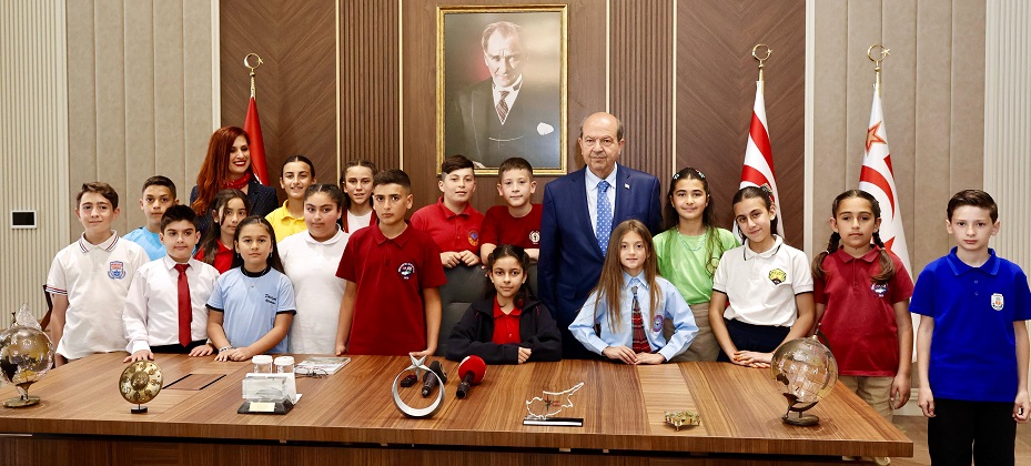 Cumhurbaşkanı Tatar, görevini 9 Eylül İlkokulu öğrencisi Melin Kunt’a devretti – BRTK