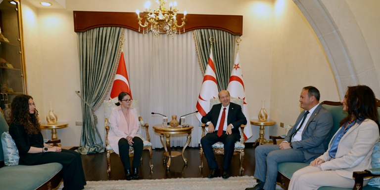 Cumhurbaşkanı Tatar Kıbrıs Otizm Derneği heyetini kabul etti – BRTK