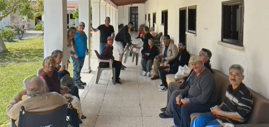 Gardiyanoğlu, Lapta Huzurevi’ni ve 18 Yaş Üstü Engelli Rehabilitasyon Merkezi’ni ziyaret etti – BRTK