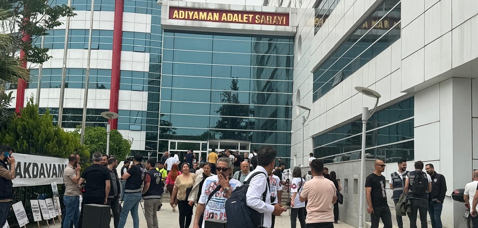 İsias’ın yıkılmasında kusuru bulunan kamu görevlilerinin davasında enkazda vefat edenlerin ailelerine söz verilmeye başlandı – BRTK