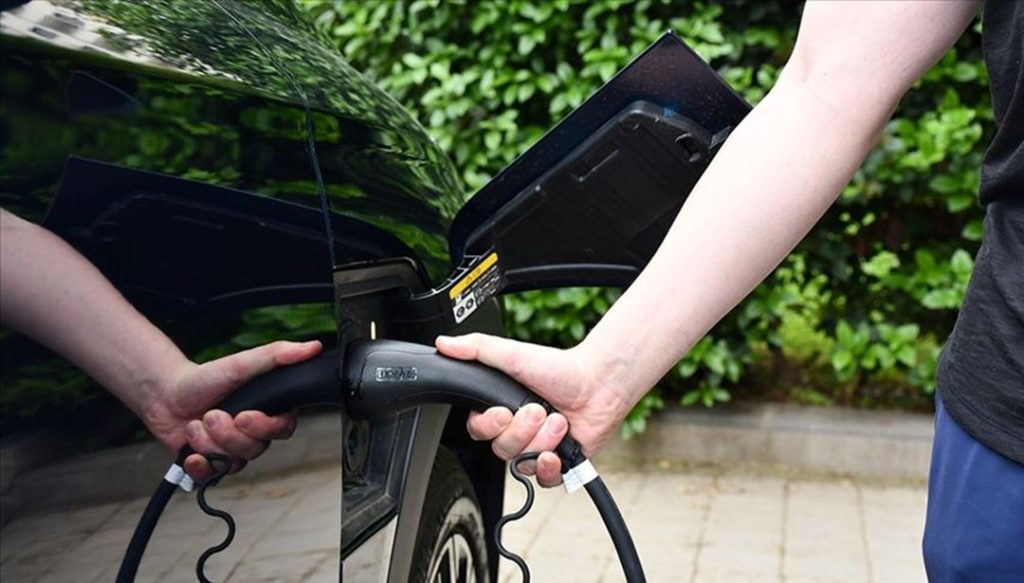 ABD’nin gümrük vergilerine karşı hamle: İngiltere’den elektrikli araç üreticilerine destek – Son Dakika Ekonomi Haberleri