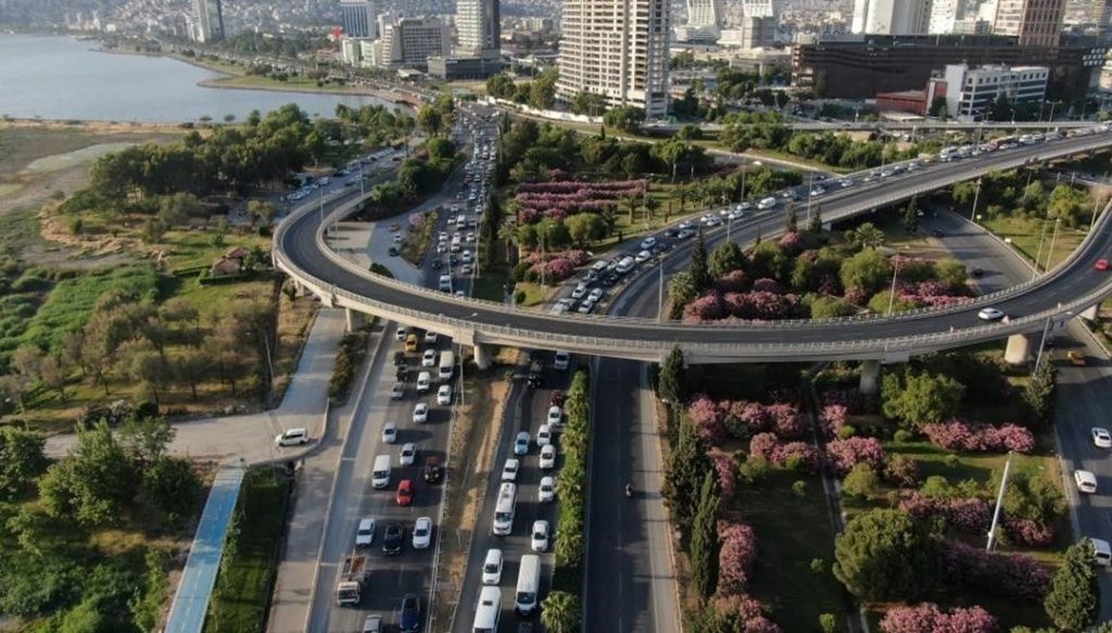 İzmir’de trafiğe kayıtlı araç sayısı 2 milyona dayandı – Son Dakika Türkiye Haberleri