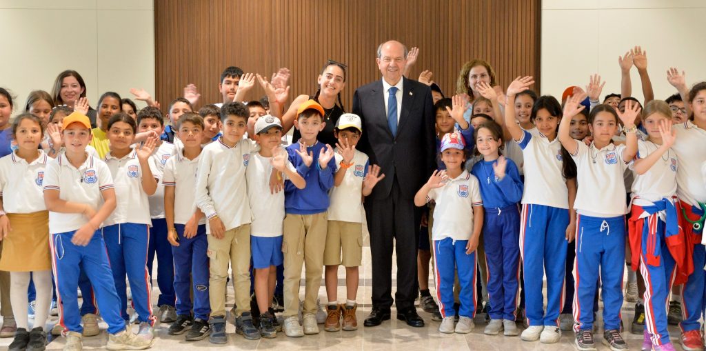 Cumhurbaşkanı Tatar, Mustafa Çağatay İlkokulu öğrenci ve öğretmenlerini kabul etti – BRTK