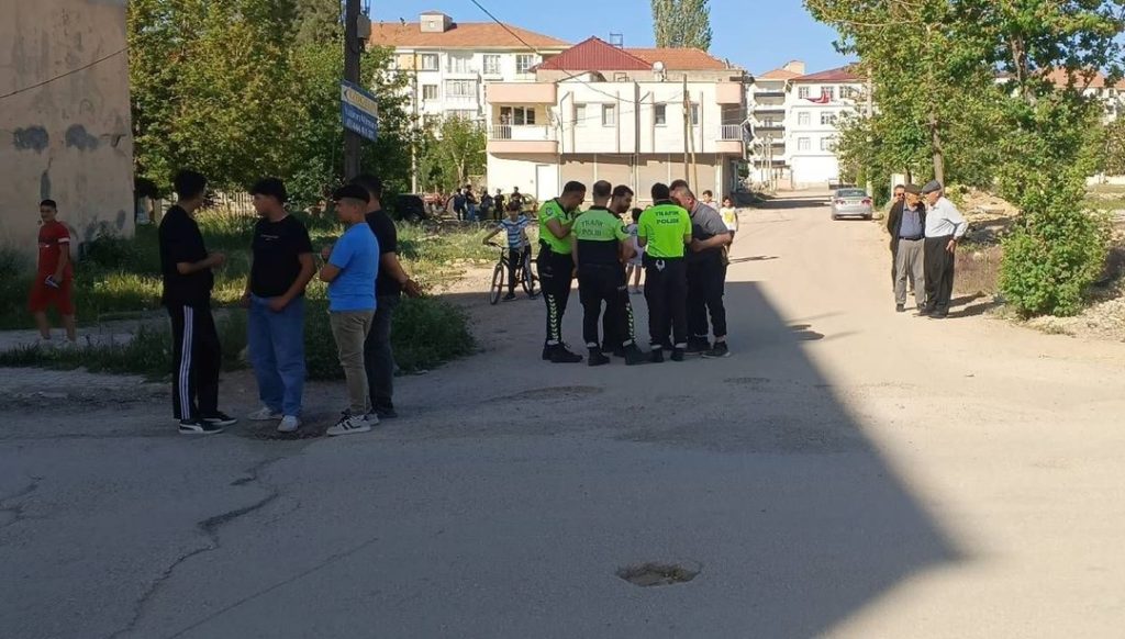 Otomobil ile çarptığı arkadaşının üzerinden geçti – Son Dakika Türkiye Haberleri